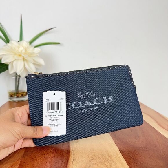 NWT Coach Large Corner Zip‎ With Coach - Picture 5 of 5